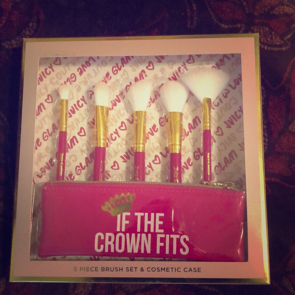 NWT Juicy Couture Brush and Cosmetic Case set